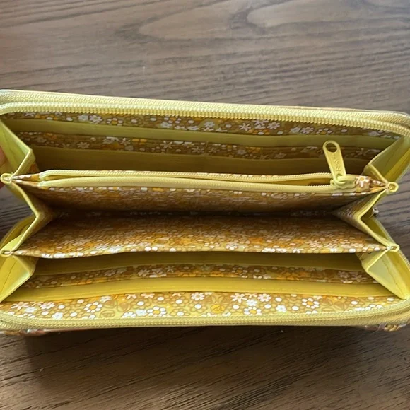 Gold Hello Kitty wallet - Picture 2 of 4